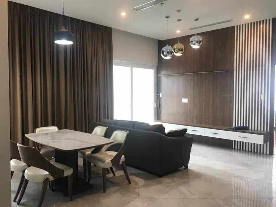 Modern living room with elegant furnishings.